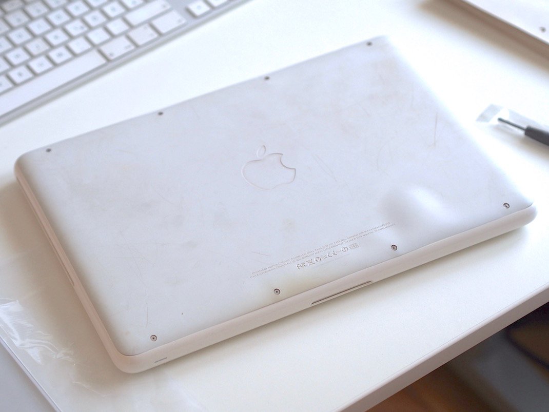 Austausch MacBook-Gehäuseunterteil (weißes MacBook) | Foto: konsensor.de